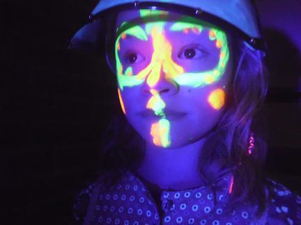 Schwarzlichtfarbe